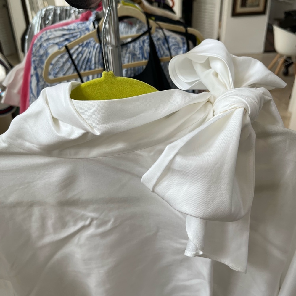 Beautiful blouse - Picture 2 of 4